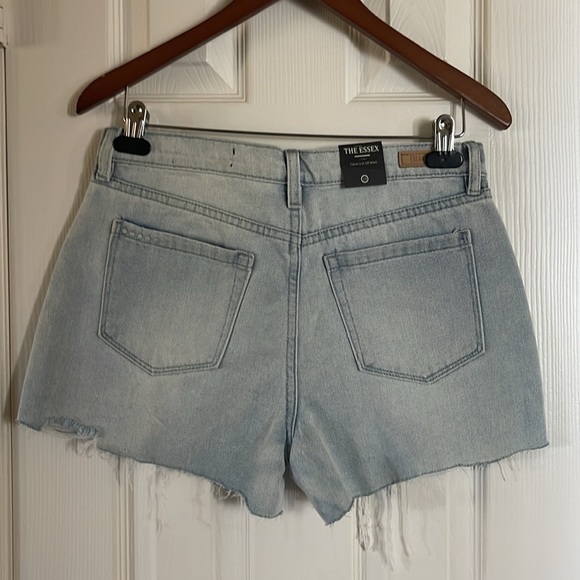 BLANKNYC The Essex Classic Distressed Denim Short sz 29 - Picture 3 of 9